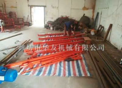 點(diǎn)擊查看詳細(xì)信息<br>標(biāo)題：華友機(jī)械直滑式吊運(yùn)機(jī)發(fā)貨現(xiàn)場 閱讀次數(shù)：6836