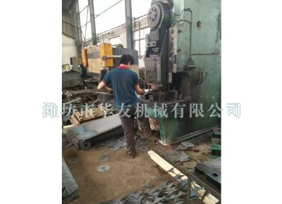 點擊查看詳細信息<br>標題：華友機械車間一角 閱讀次數(shù)：8649